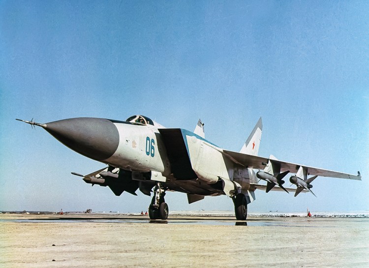 The Pilot Who Stole a MiG-25 – The Classic Machines